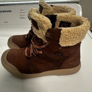 Womens Keen Elle Winter Boot
